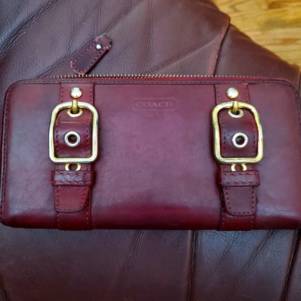Coach Wallet gold buckle red